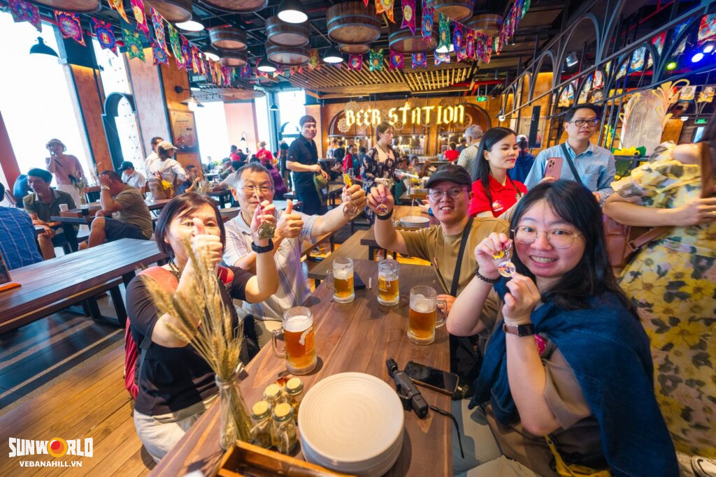 Các loại bia Sun KraftBeer với thiết kế lon mang đậm dấu ấn Bà Nà Hills.