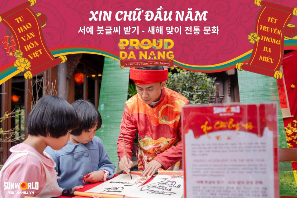 Ông đồ viết thư pháp tặng trẻ em tại không gian xin chữ đầu năm ở Bà Nà Hills