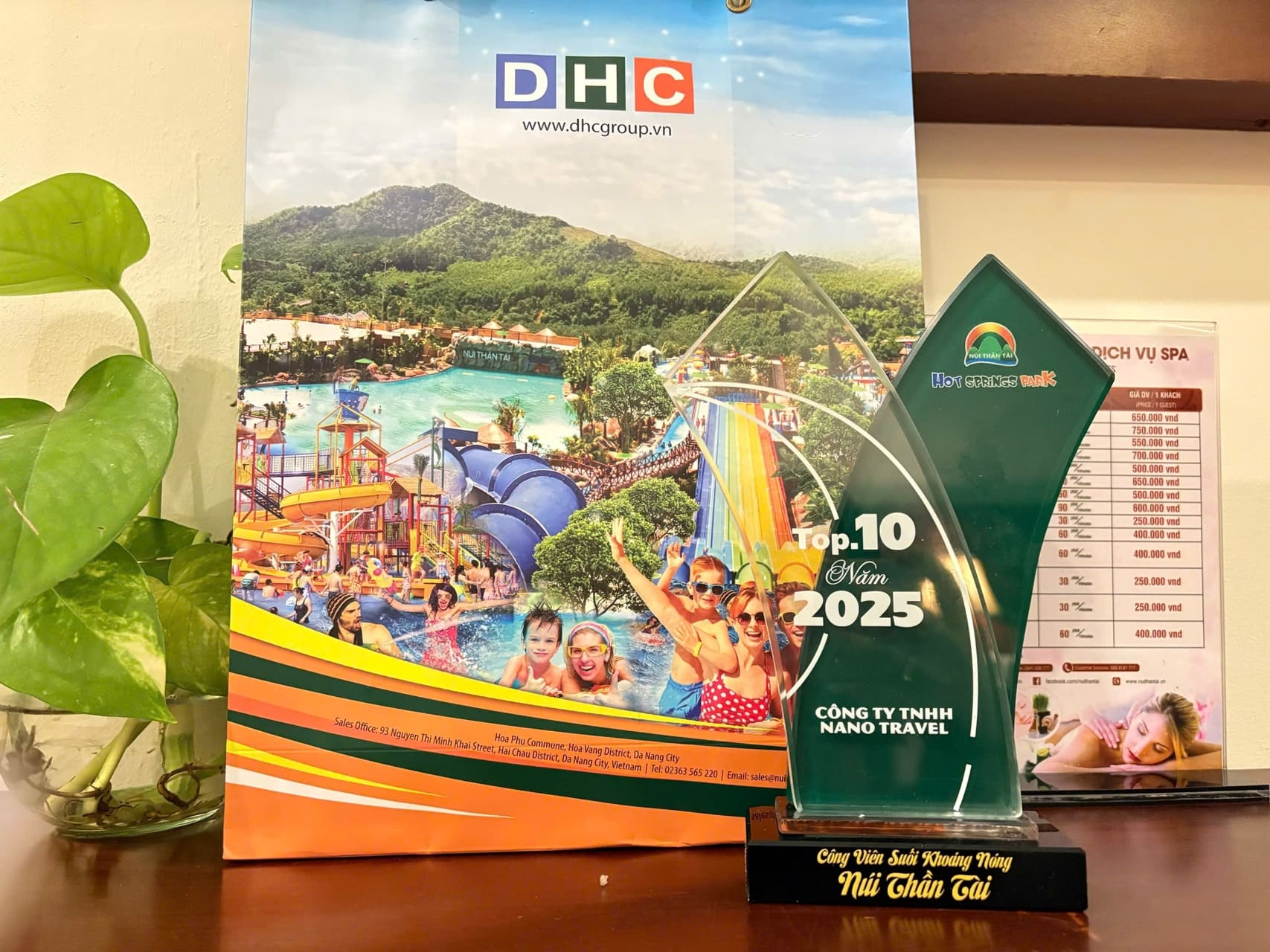 Giải thưởng Top 10 năm 2025 của Công ty TNHH Nano Travel tại Núi Thần Tài.