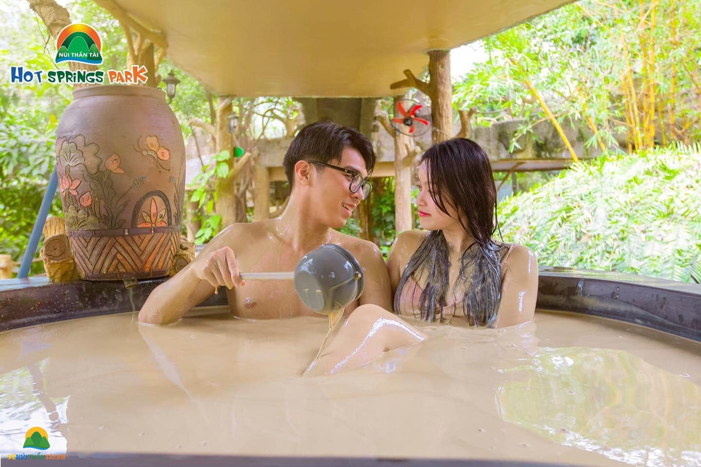 Tắm Bùn tại Công Viên Suối Khoáng Nóng Núi Thần Tài Đà Nẵng