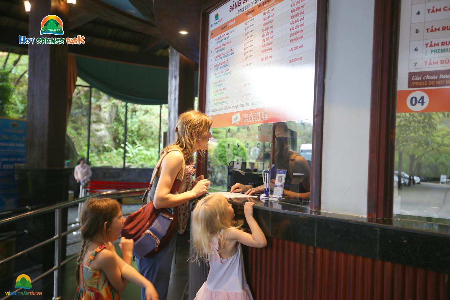 Quầy vé lữ hành Núi Thần Tài