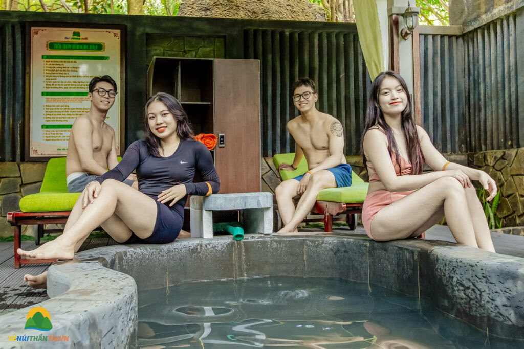 Bungalow Núi Thần Tài Đà Nẵng, nơi du khách có thể thư giãn trong không gian thoáng đãng và tiện nghi.