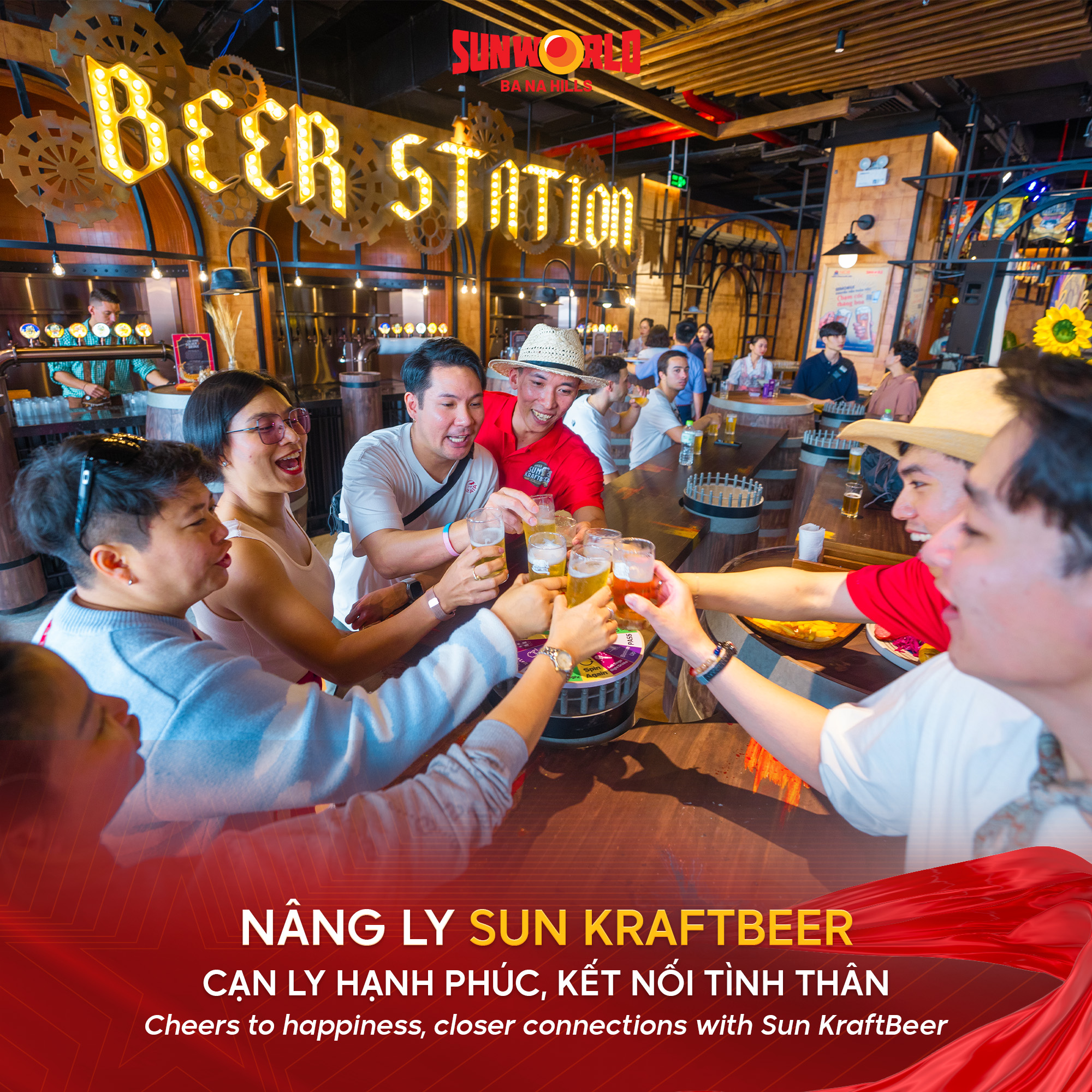 Nhóm bạn trẻ vui vẻ nâng ly bia Sun KraftBeer tại Beer Station ở Bà Nà Hills