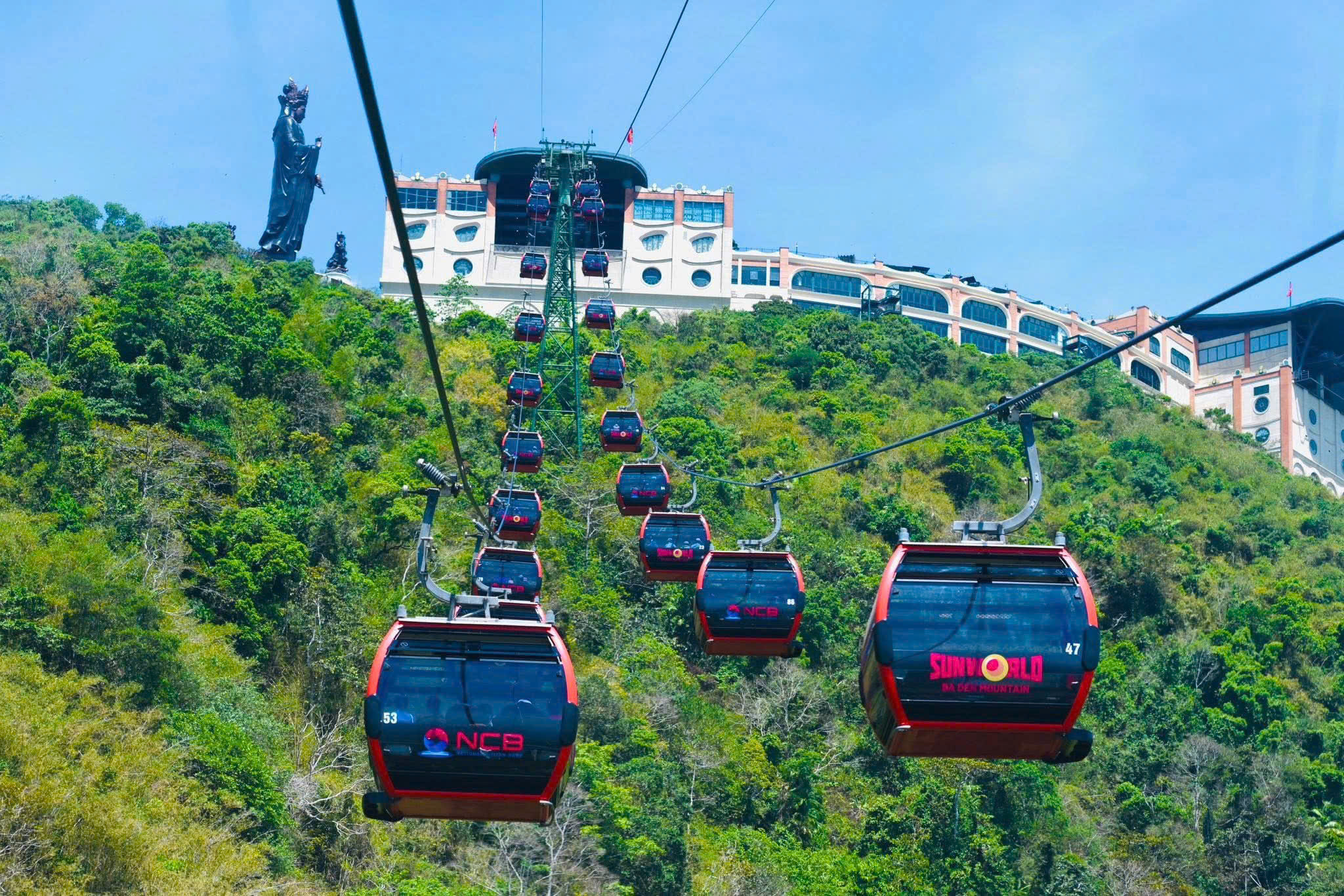 Cáp treo tại Núi Bà Đen