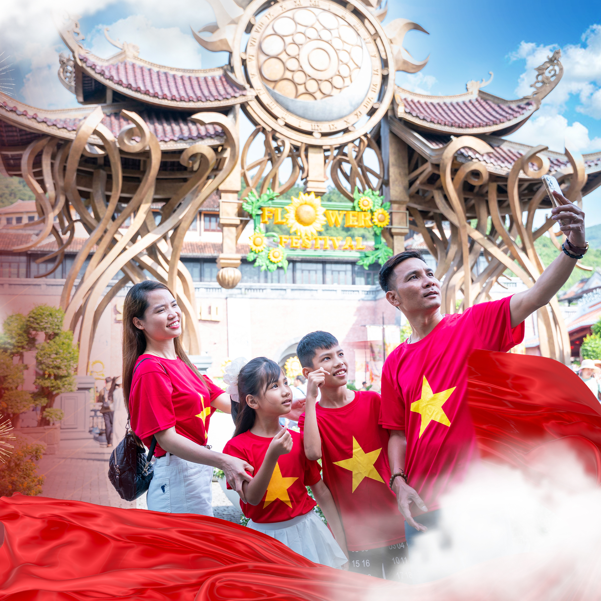 Một gia đình đang chụp ảnh selfie tại Bà Nà Hills, Đà Nẵng, với cổng chào Festival phía sau