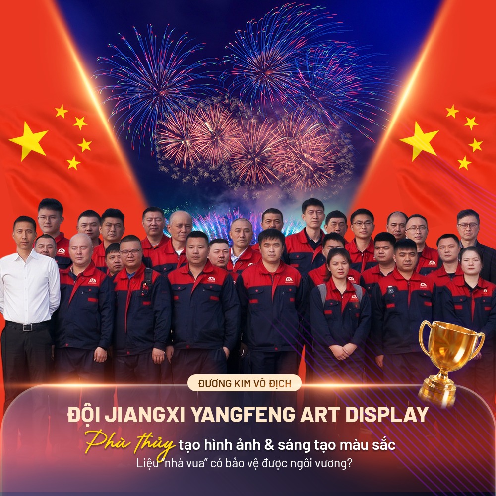 Đội Jiangxi Yangfeng Art Display chụp ảnh kỷ niệm tại Bà Nà Hills, Đà Nẵng, với pháo hoa rực rỡ và cờ Trung Quốc trong nền, thể hiện tinh thần đoàn kết và sáng tạo.