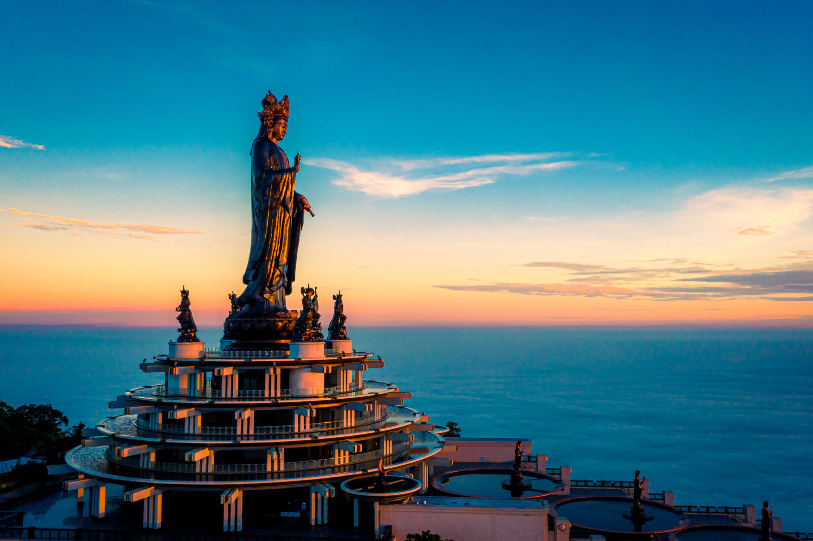 tuong-phat-tay-bo-da-son.jpg Tượng Phật Tây Bồ Đà Sơn bên biển lúc hoàng hôn