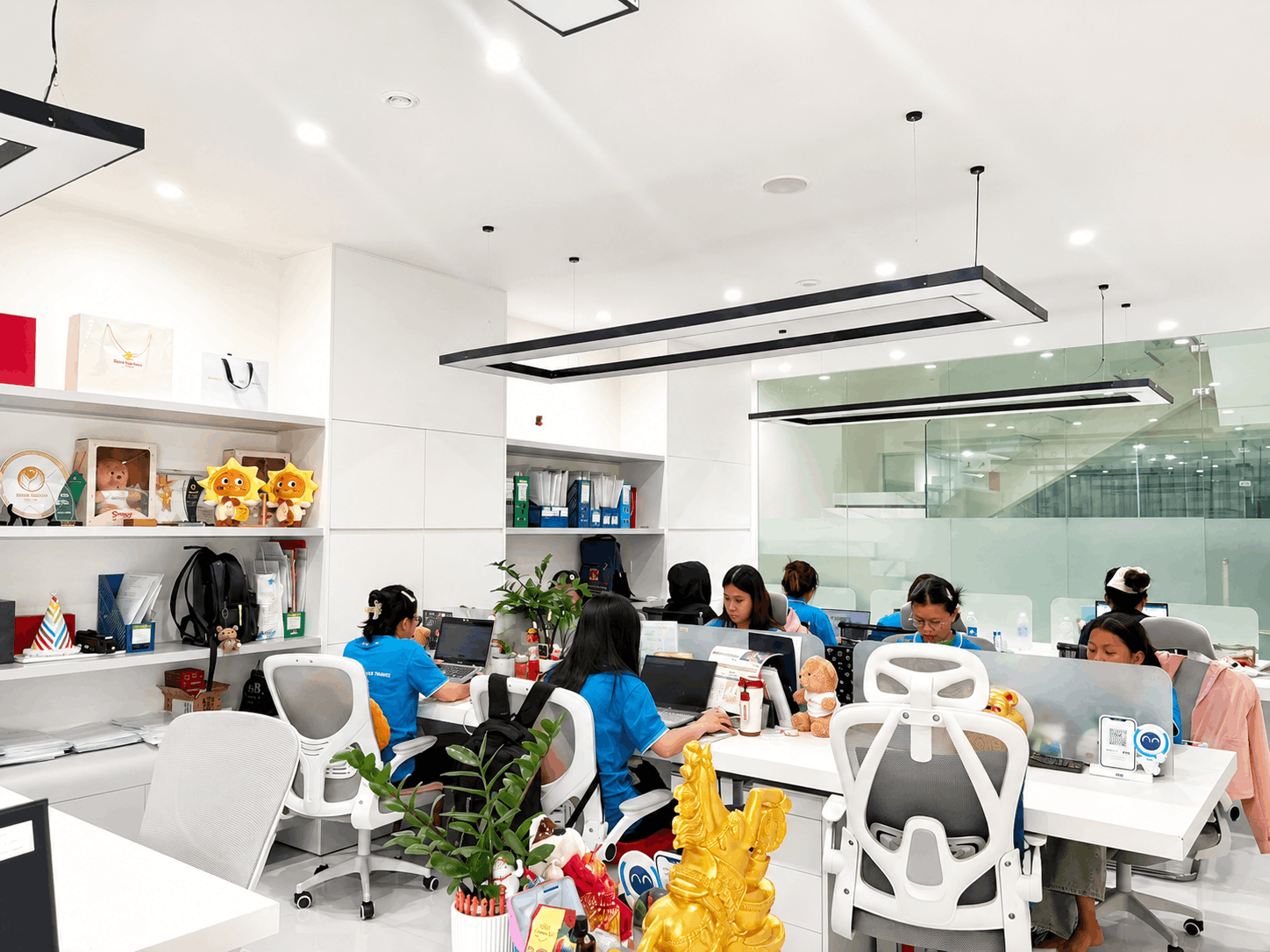 office.png Văn phòng Nano Travel với nhân viên đang làm việc trong không gian hiện đại, sáng sủa