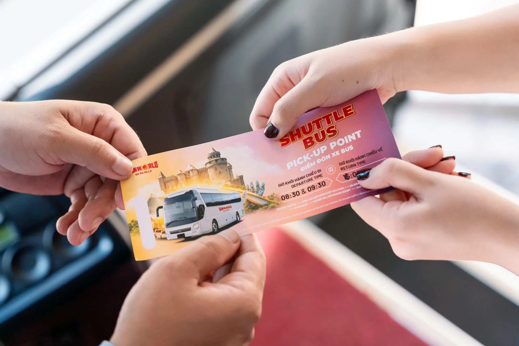 Tờ hướng dẫn giờ khởi hành xe bus đi Bà Nà Hills và chiều về